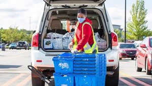 Walmart verplettert omzet en haalt Amazon in op het gebied van e-supermarkten in de snelst groeiende branche